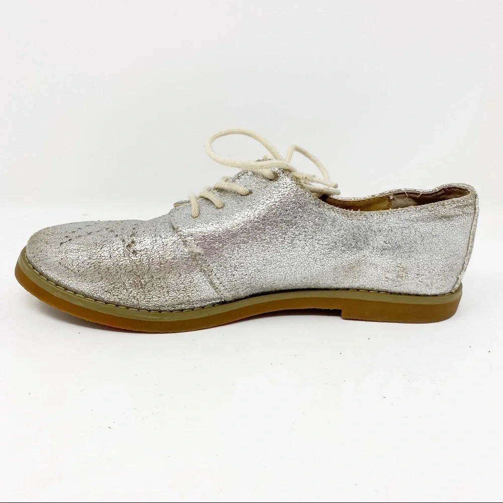 Tucker + Tate oxford silver up